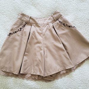 Axes femme - Pastel Beige lacey shorts